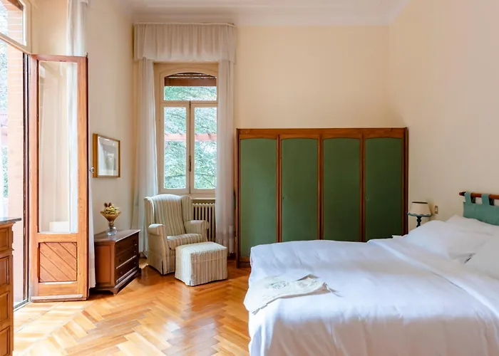 Jolanda, A Garamonds Villa *