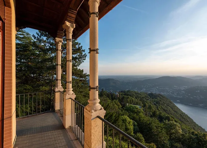 Villa Jolanda, A Garamonds *