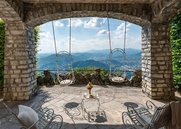Jolanda, A Garamonds Villa *