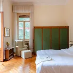 Jolanda, A Garamonds Villa *