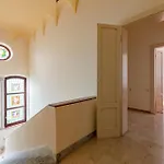 Villa Jolanda, A Garamonds *