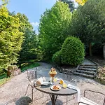 Jolanda, A Garamonds Villa *