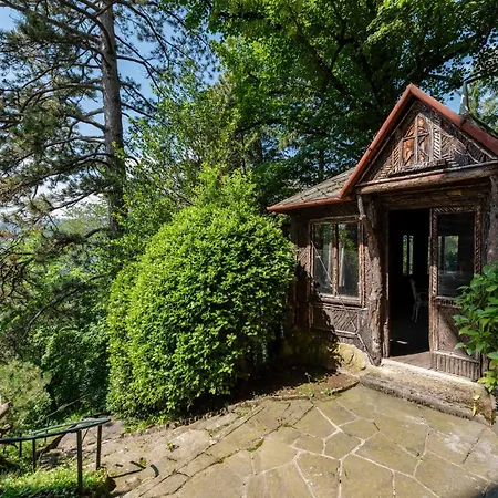 Jolanda, A Garamonds Villa Brunate