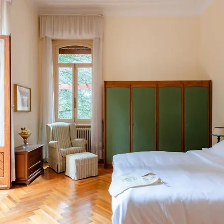 Jolanda, A Garamonds Villa *