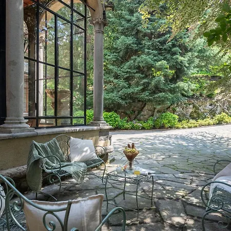 Jolanda, A Garamonds Villa *