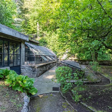 Villa Jolanda, A Garamonds