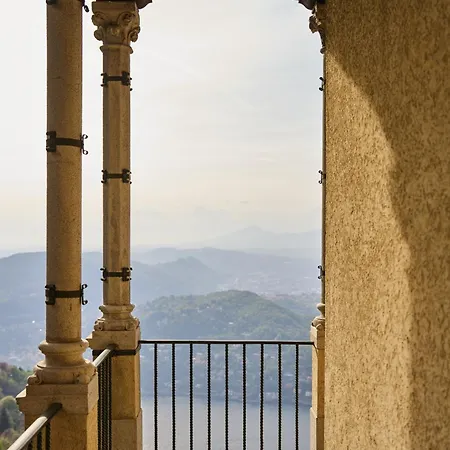 Villa Jolanda, A Garamonds *