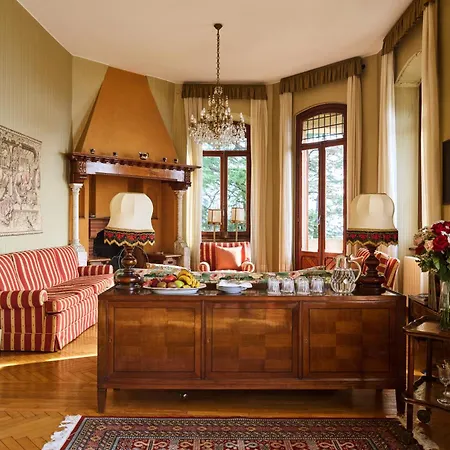 Jolanda, A Garamonds Villa Brunate