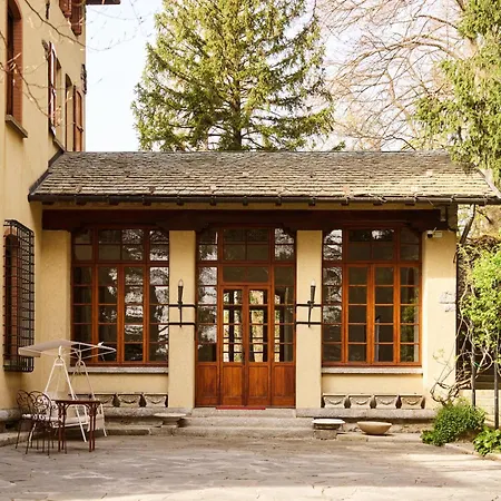 Jolanda, A Garamonds Villa *