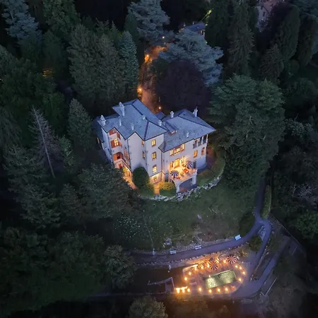 Villa Jolanda, A Garamonds *
