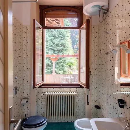 Jolanda, A Garamonds *